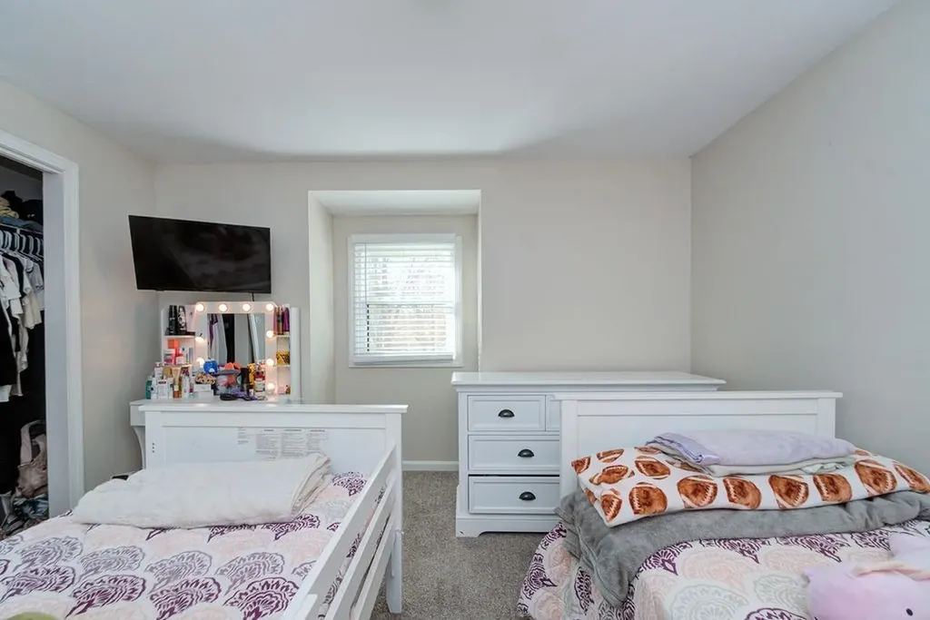 45 Damren Road Derry NH 03038