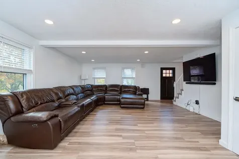 45 Damren Road Derry NH 03038