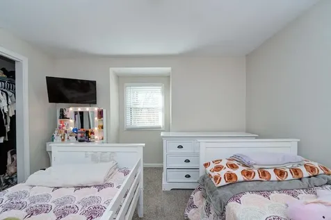 45 Damren Road Derry NH 03038