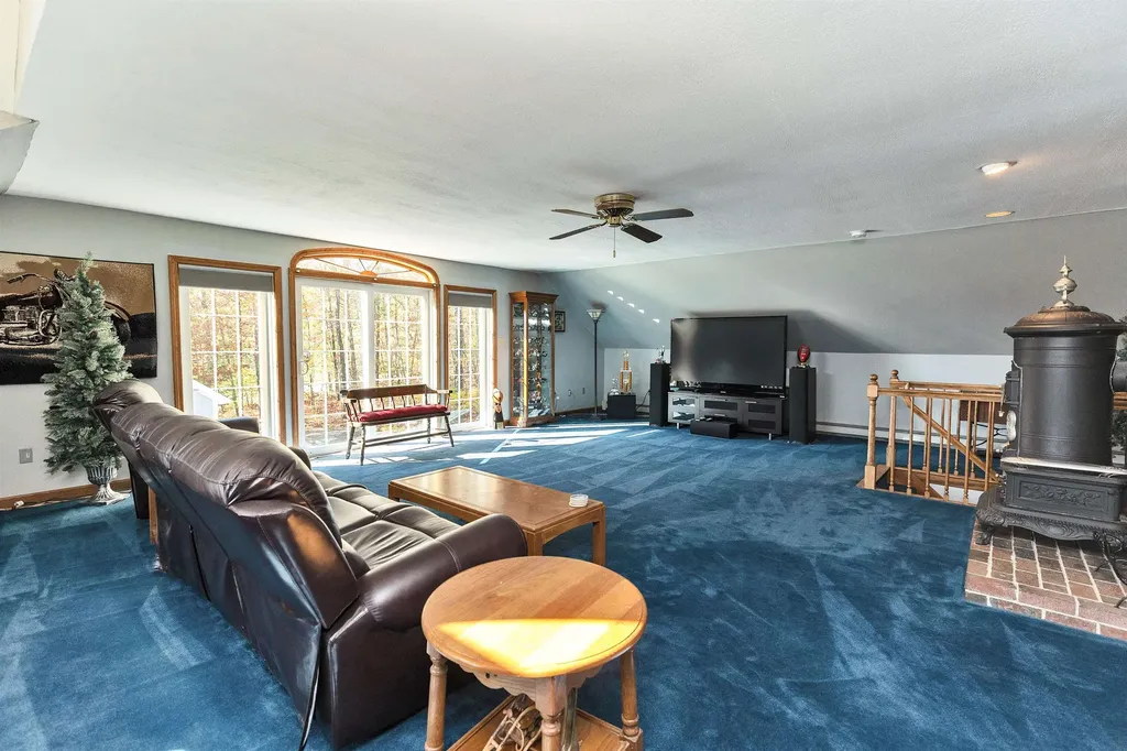 13 Johns Drive Hooksett NH 03106