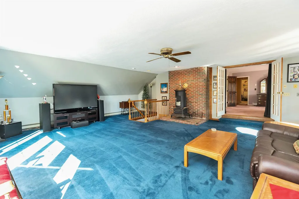 13 Johns Drive Hooksett NH 03106