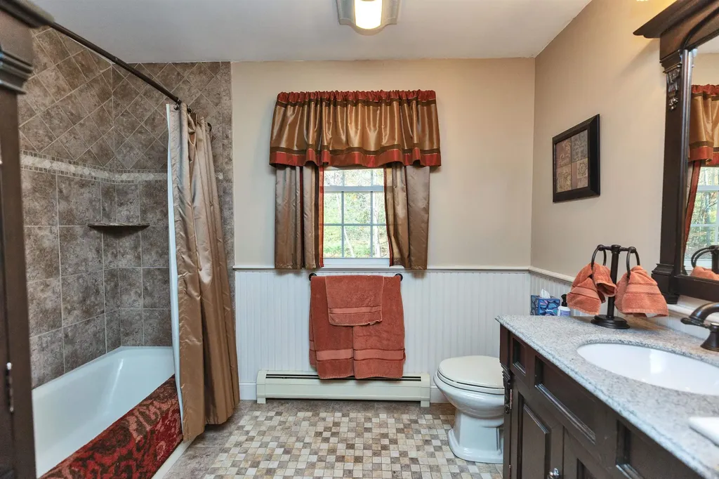 13 Johns Drive Hooksett NH 03106