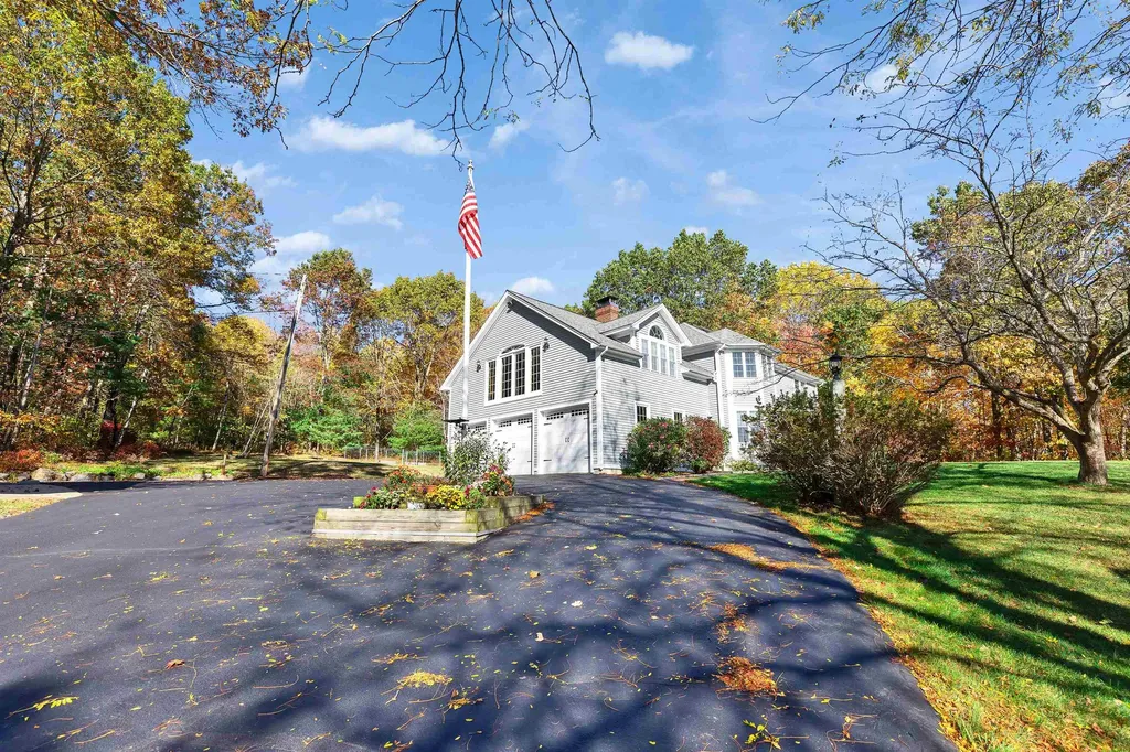 13 Johns Drive Hooksett NH 03106