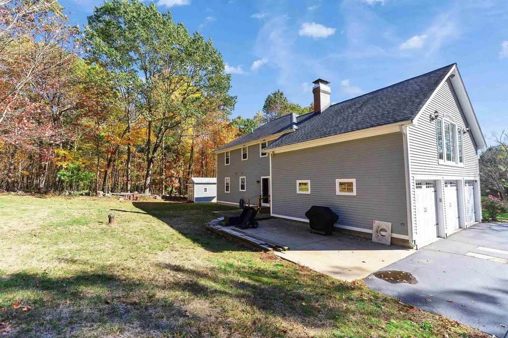 13 Johns Drive Hooksett NH 03106