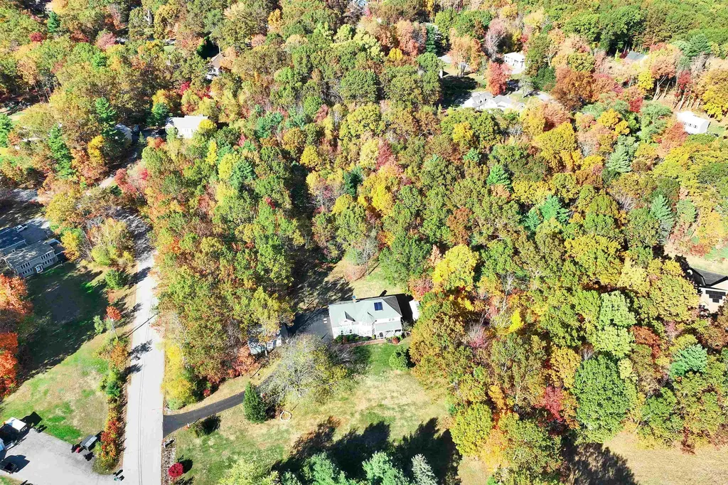 13 Johns Drive Hooksett NH 03106