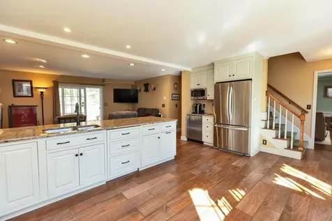 13 Johns Drive Hooksett NH 03106