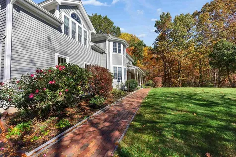 13 Johns Drive Hooksett NH 03106