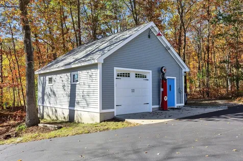 13 Johns Drive Hooksett NH 03106