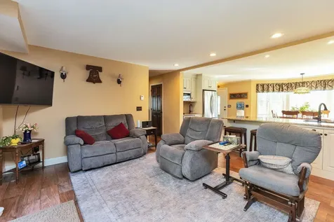 13 Johns Drive Hooksett NH 03106