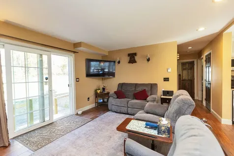 13 Johns Drive Hooksett NH 03106