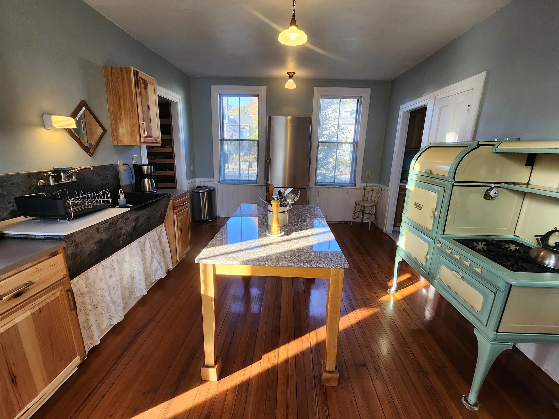 527 Hanover Street Manchester NH 03104