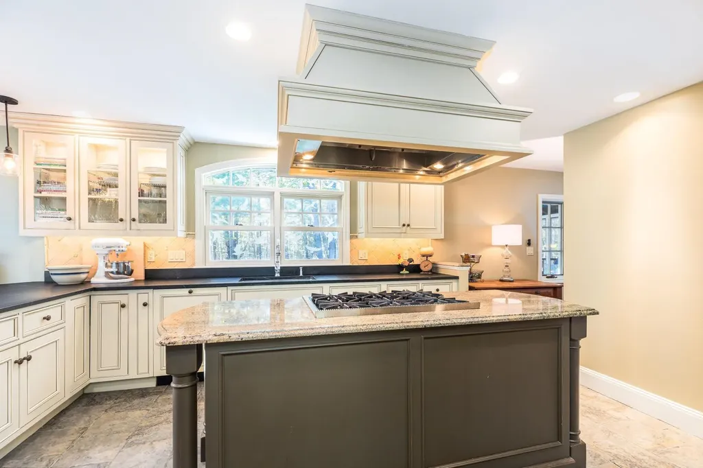 113 Exeter Road North Hampton NH 03862