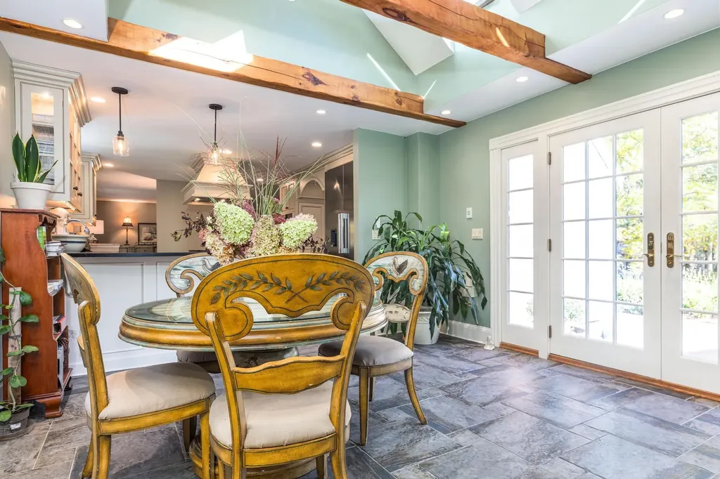 113 Exeter Road North Hampton NH 03862