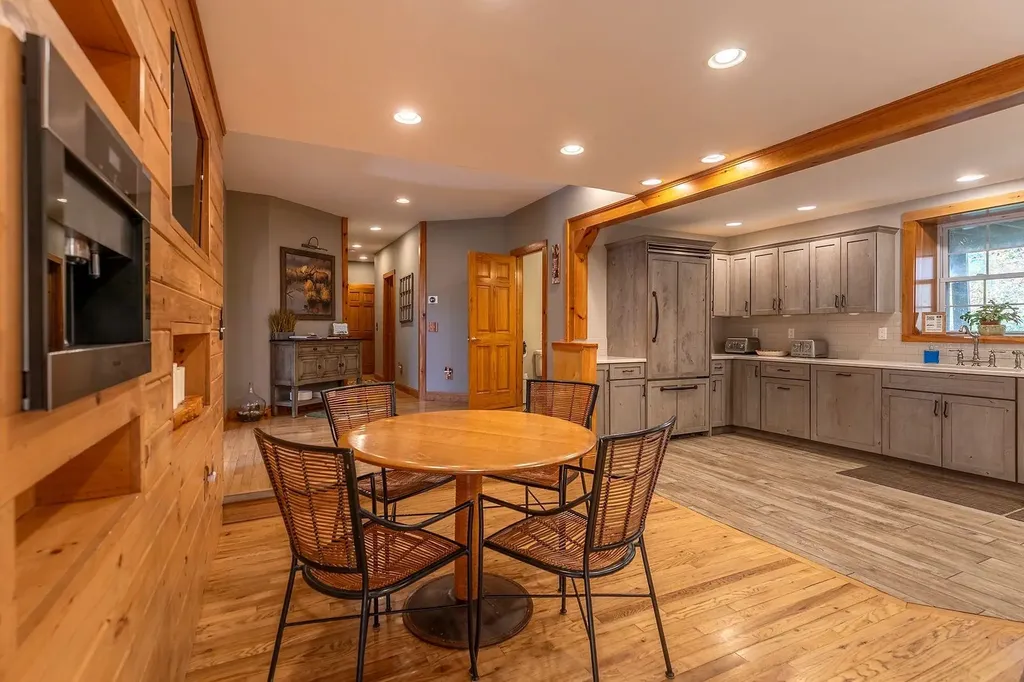 4427 West Hill Road South Jamaica VT 05343