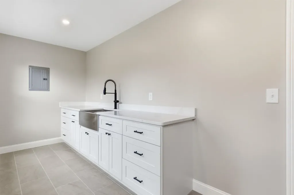 63 Mammoth Road Windham NH 03087