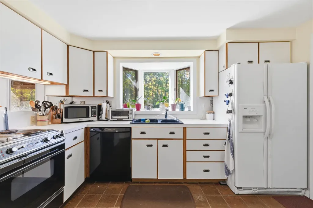 733 North Street Candia NH 03034