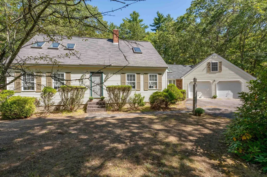 8 Sunshine Drive Kingston NH 03848