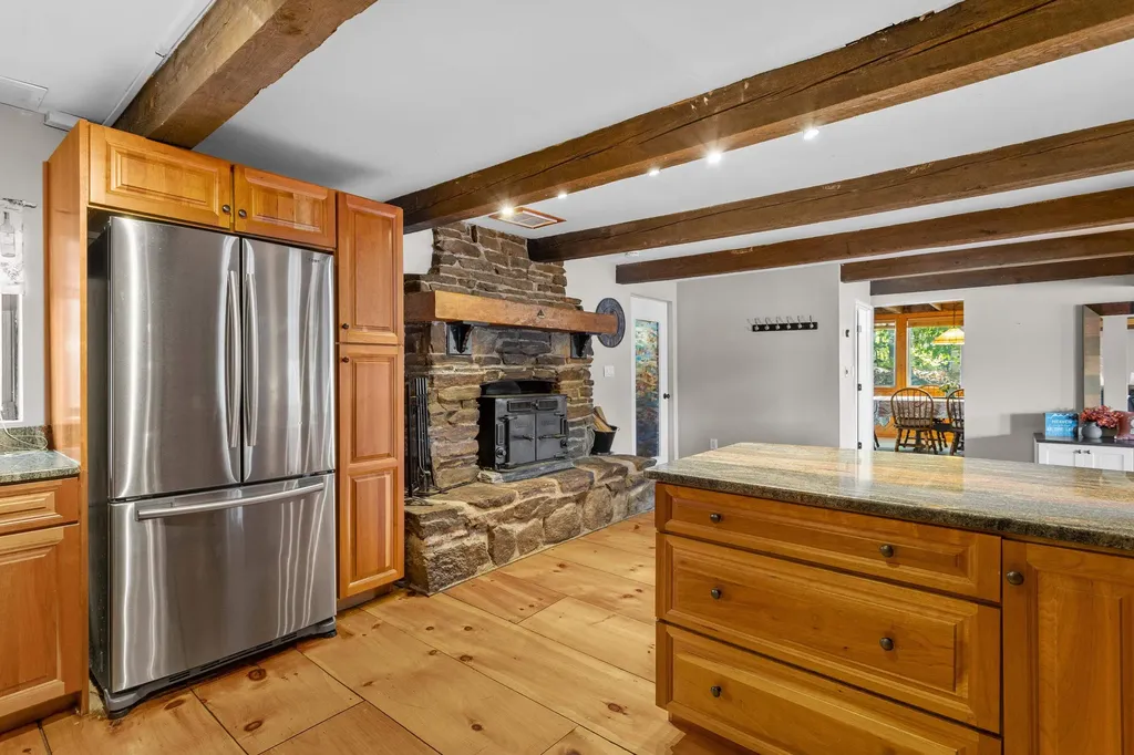 108 East Shore Drive Weare NH 03281