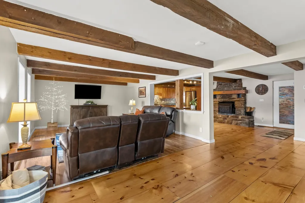 108 East Shore Drive Weare NH 03281