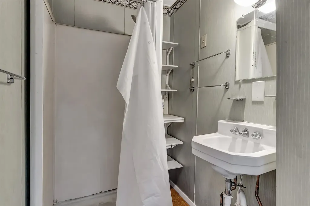 22 E Washington Street Rutland City VT 05701