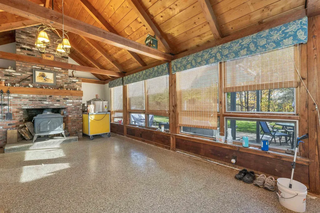 9 Reservoir Road Deering NH 03244