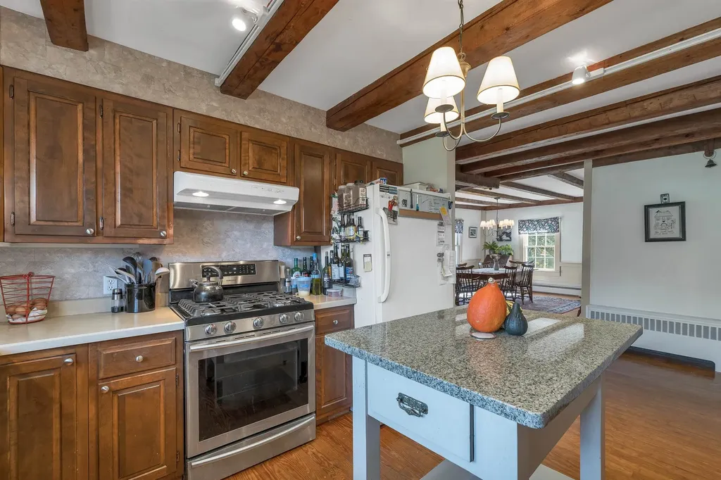 9 Reservoir Road Deering NH 03244