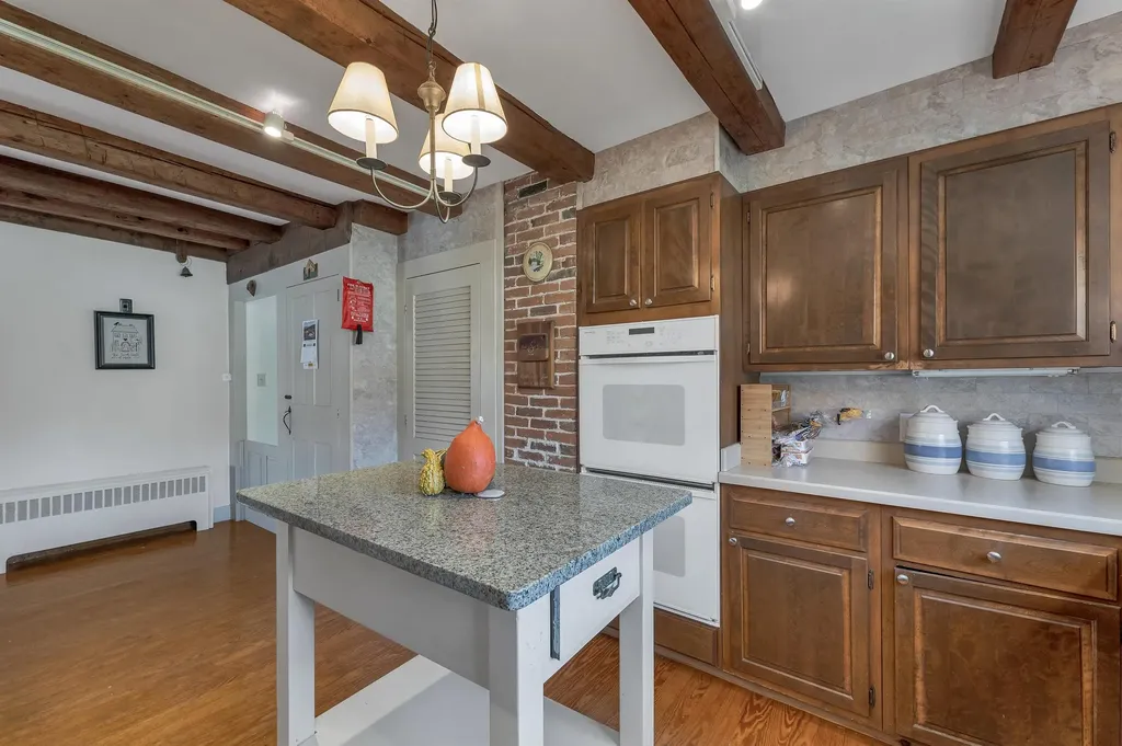 9 Reservoir Road Deering NH 03244