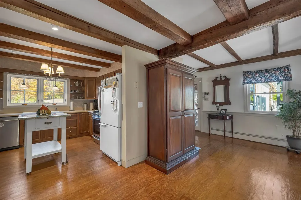 9 Reservoir Road Deering NH 03244