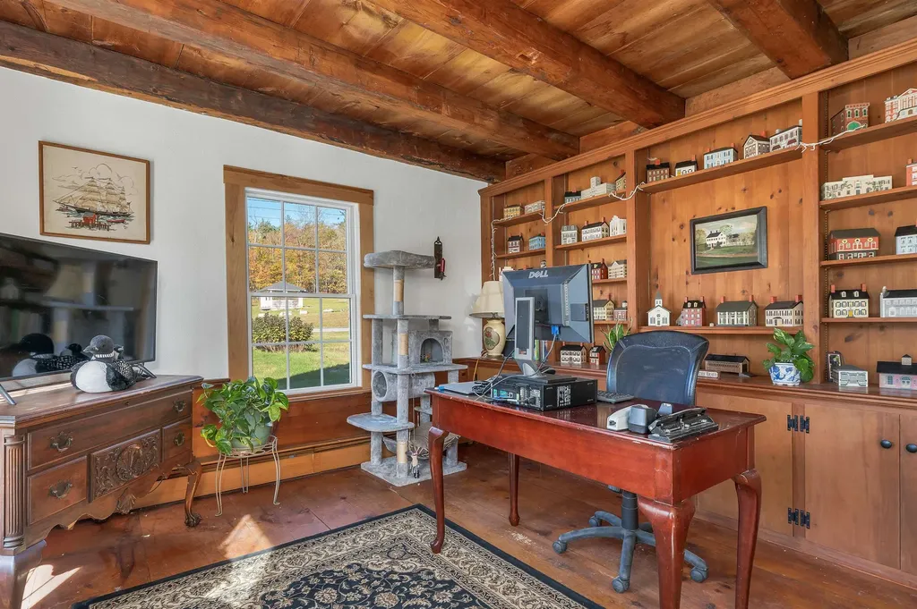 9 Reservoir Road Deering NH 03244