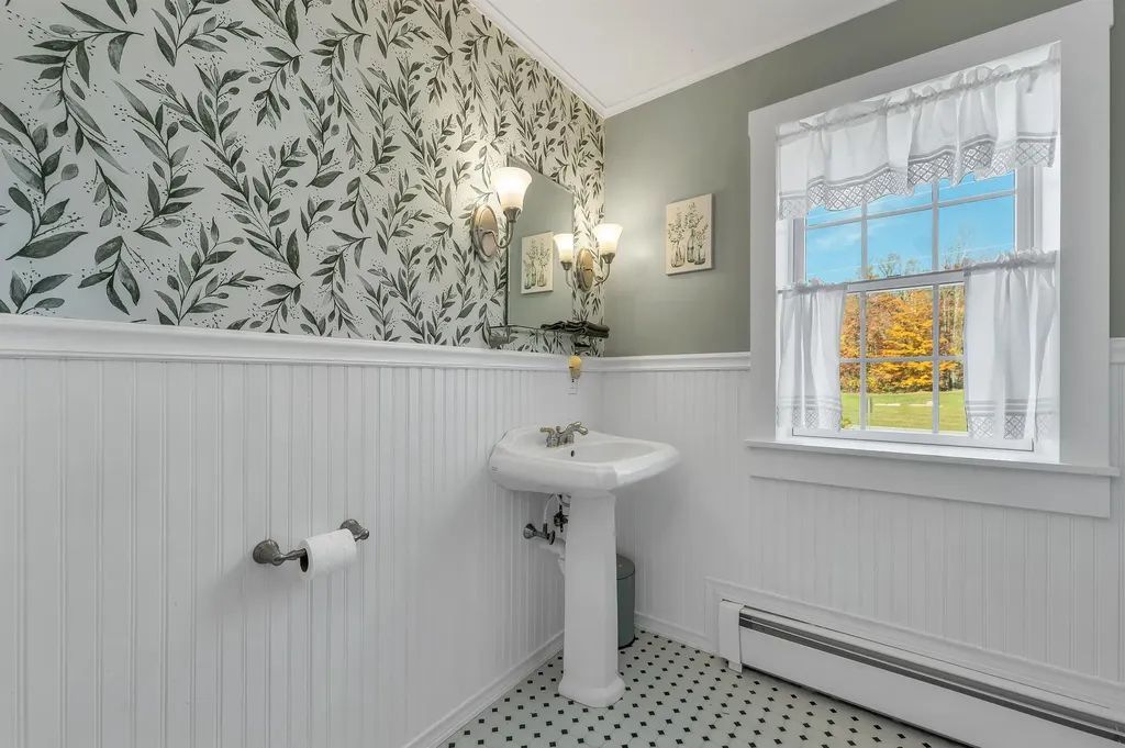 9 Reservoir Road Deering NH 03244