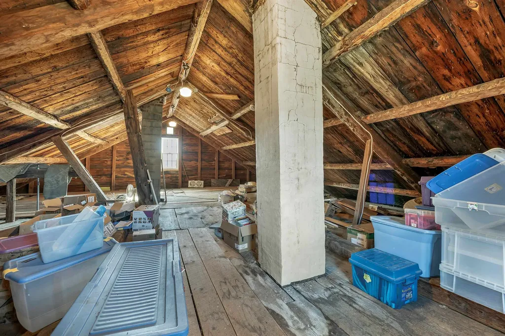 9 Reservoir Road Deering NH 03244