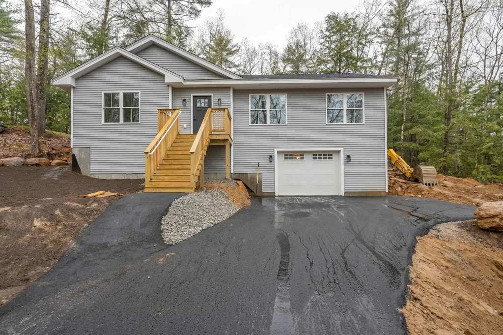 22 Pinepark Drive Barnstead NH 03218