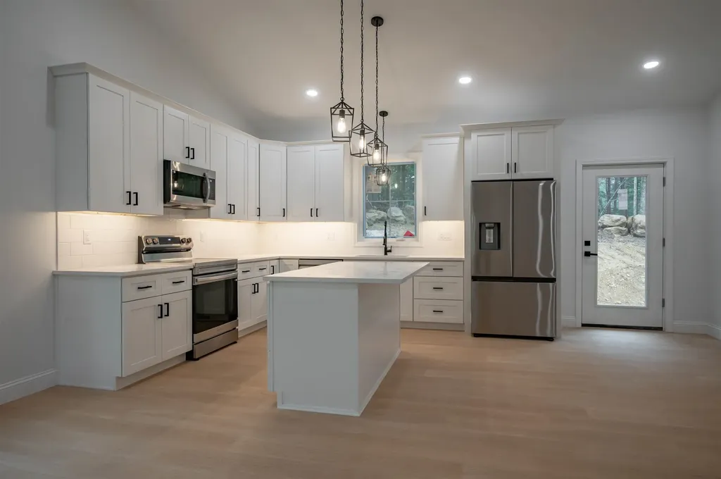 22 Pinepark Drive Barnstead NH 03218