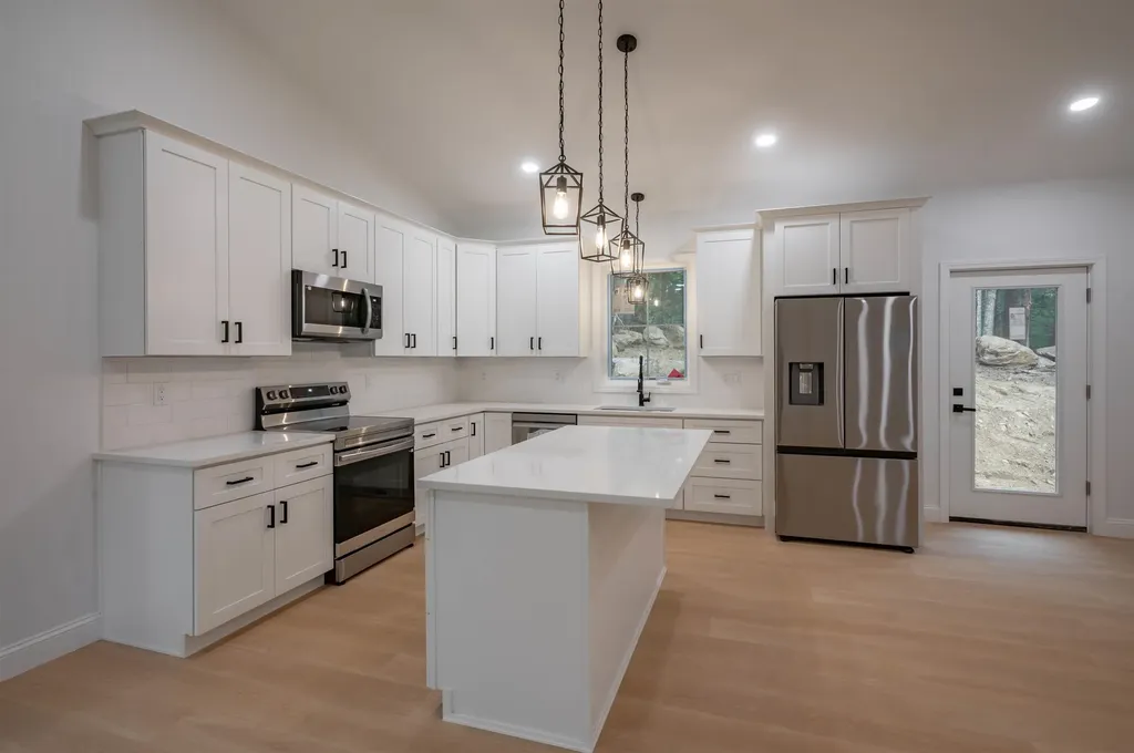 22 Pinepark Drive Barnstead NH 03218