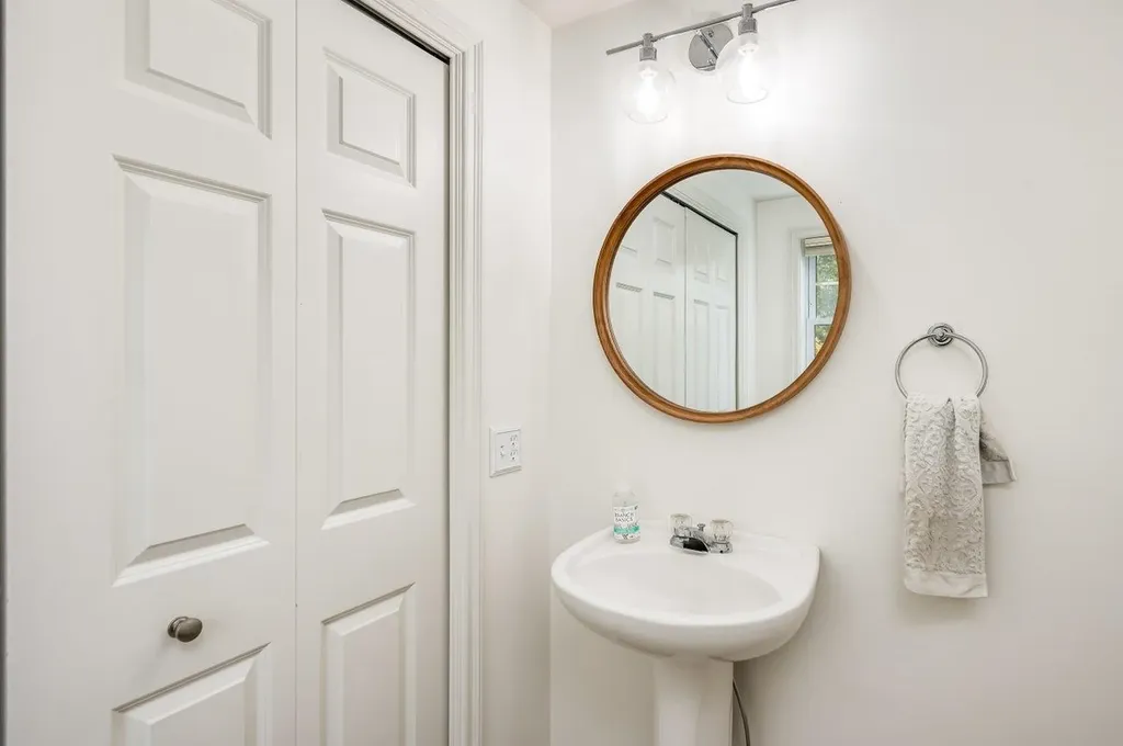 7 Nantucket Court Dover NH 03820