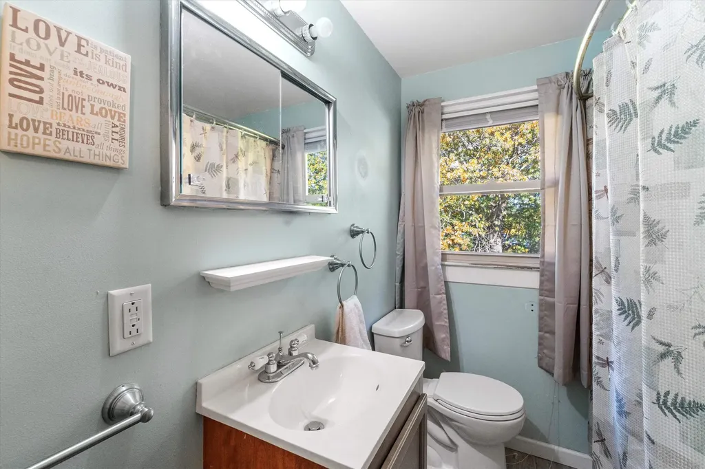 76 Gillis Street Nashua NH 03060