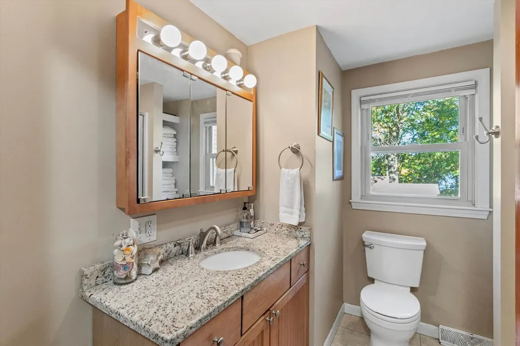 76 Gillis Street Nashua NH 03060