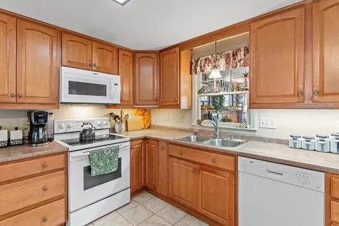 76 Gillis Street Nashua NH 03060