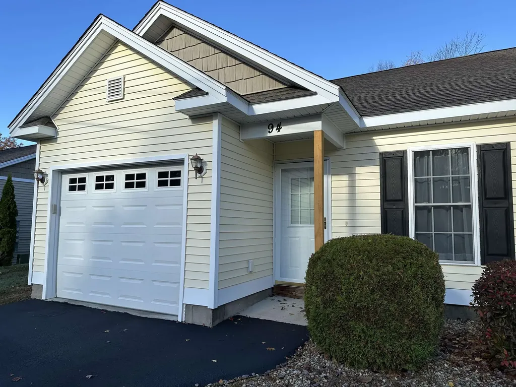 28 Owens Drive Swanzey NH 03446