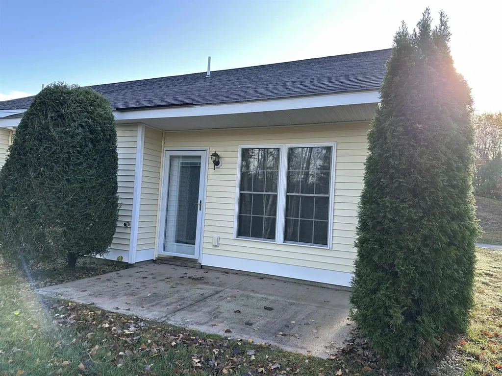 28 Owens Drive Swanzey NH 03446