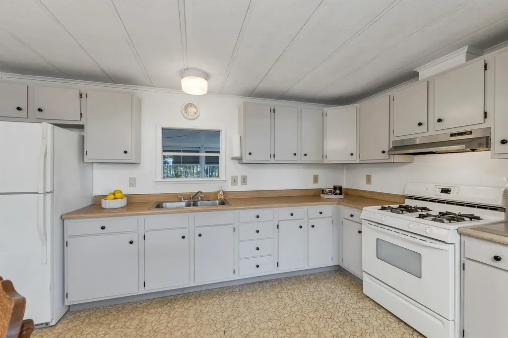 28 Brooks Road Extension Seabrook NH 03874