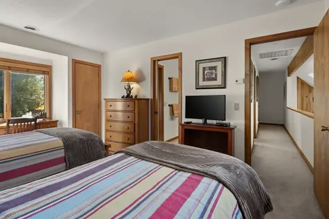 85 Duck Road Stowe VT 05672