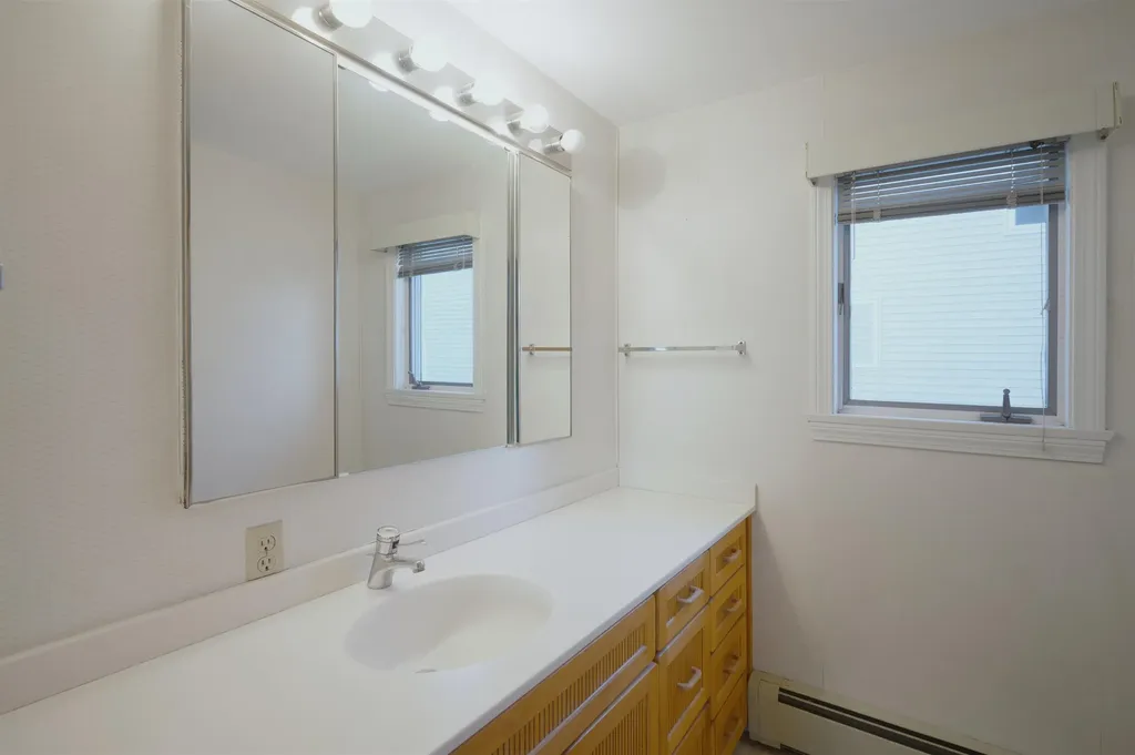 16 Bruce Street Hampton NH 03842