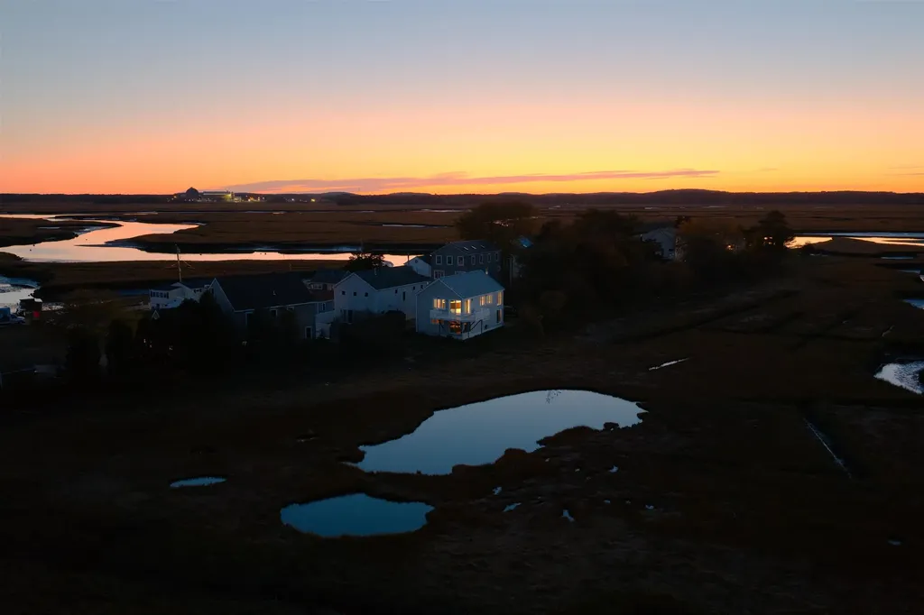 16 Bruce Street Hampton NH 03842