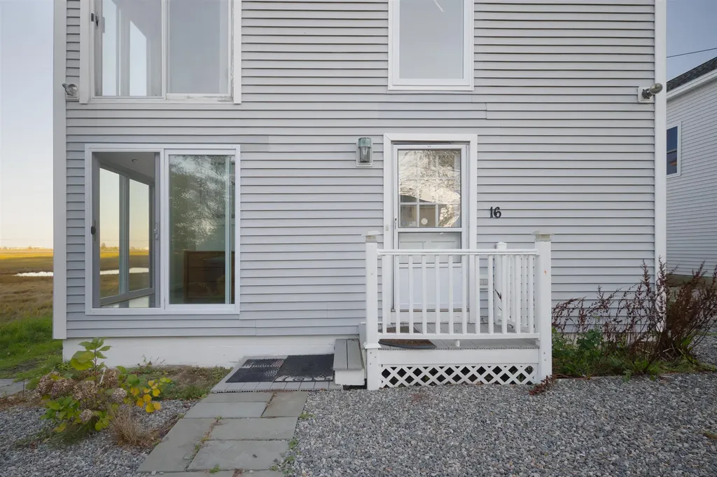 16 Bruce Street Hampton NH 03842