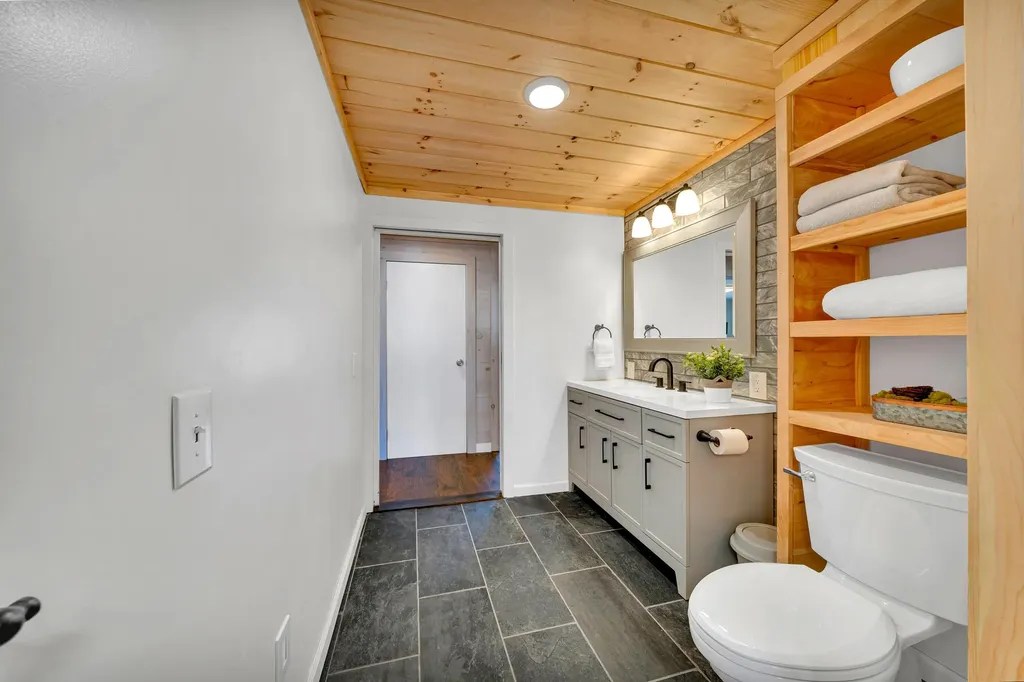 112 Riverdale Avenue Manchester NH 03103