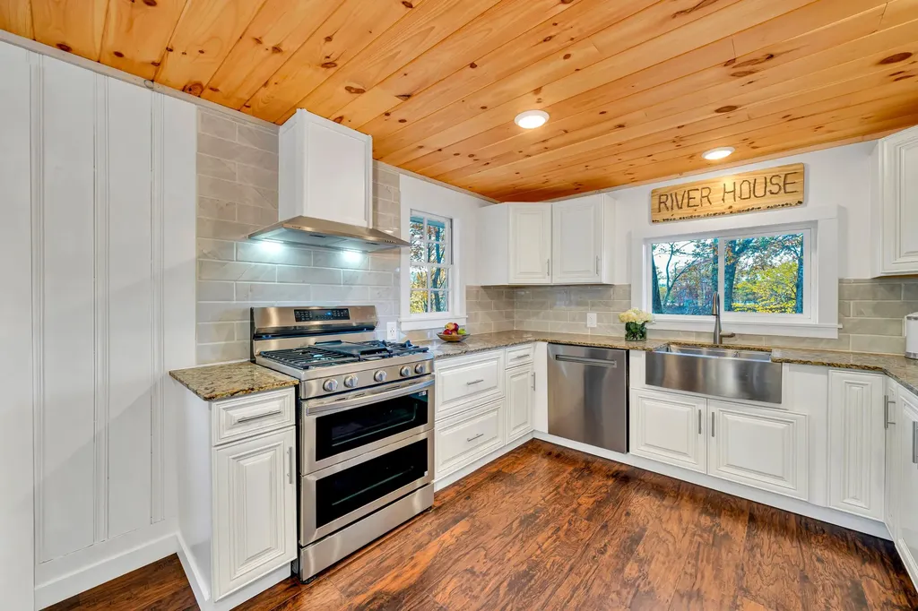 112 Riverdale Avenue Manchester NH 03103