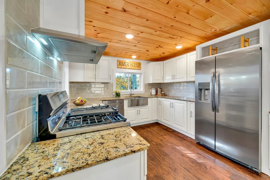 112 Riverdale Avenue Manchester NH 03103