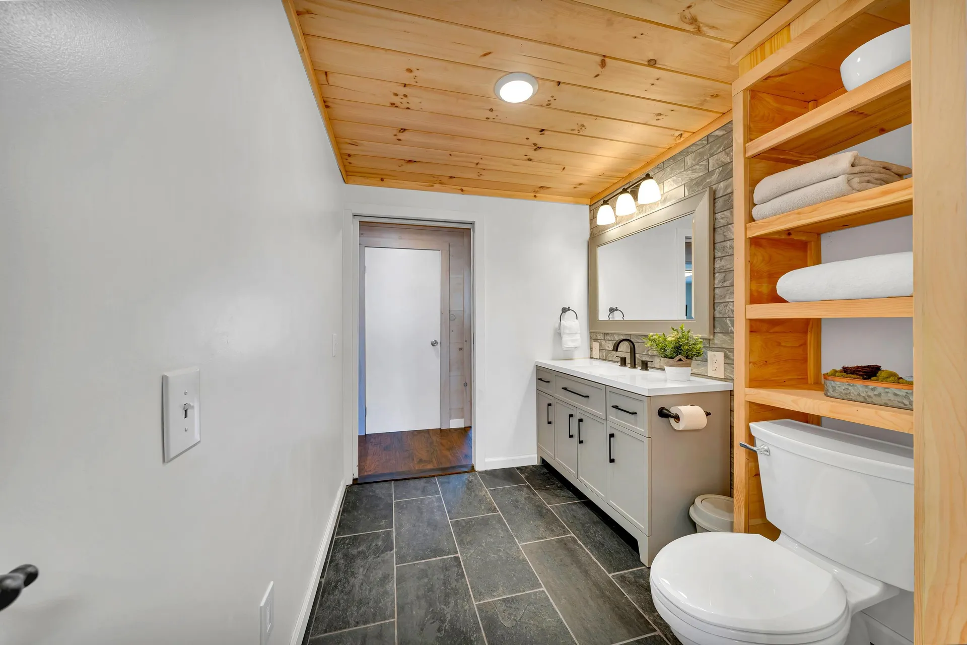 112 Riverdale Avenue Manchester NH 03103