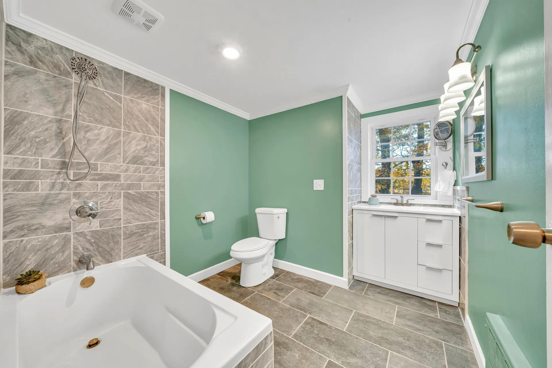 112 Riverdale Avenue Manchester NH 03103